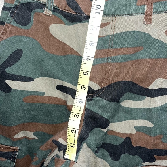 Forever 21 High Waist Camo Cargo Pants - Picture 4 of 11
